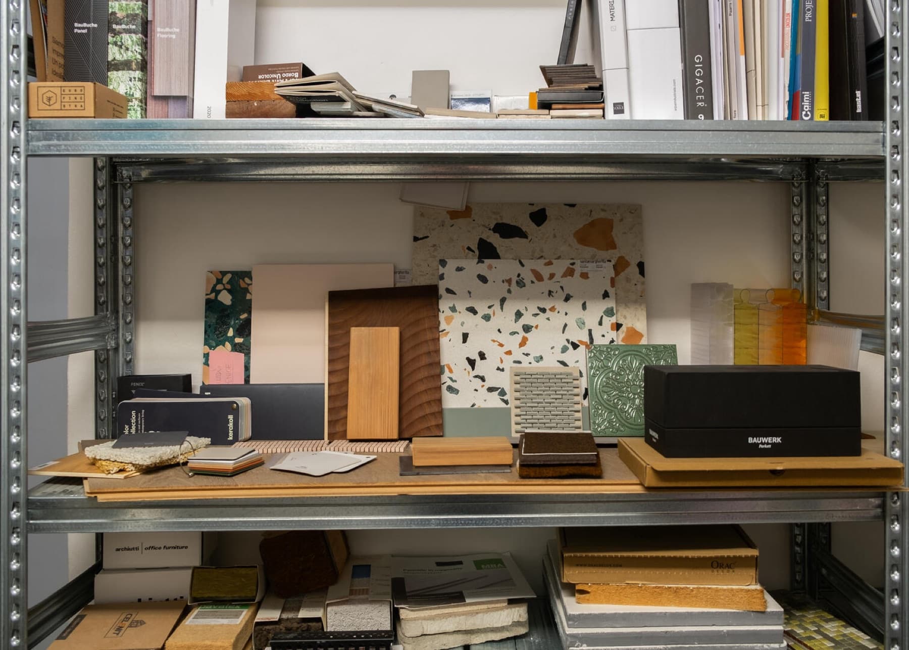 La materioteca dello studio: campioni di materiali e finiture